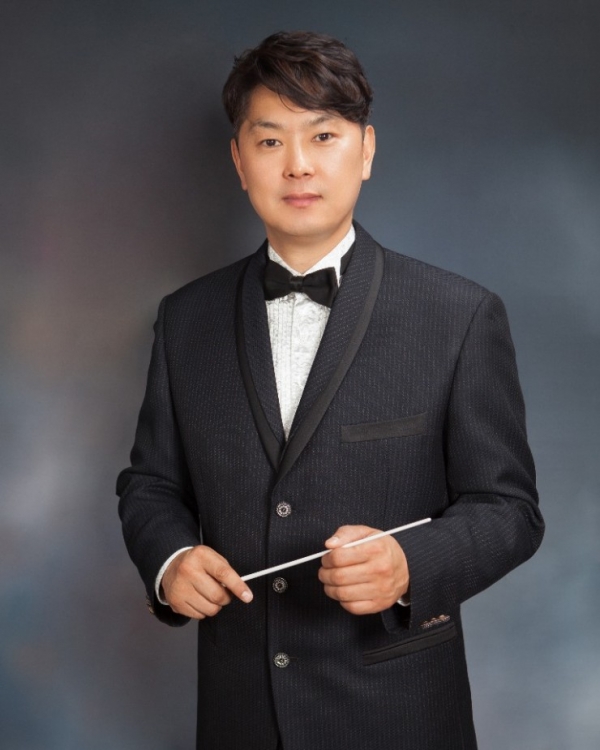 세계 전통오케스트라 ‘평화’지휘자 이춘승