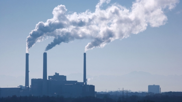 공장으로 부터 배출된 이산화탄소는 지구 온난화와 기후변화 등 많은 후유증을 예고한다.