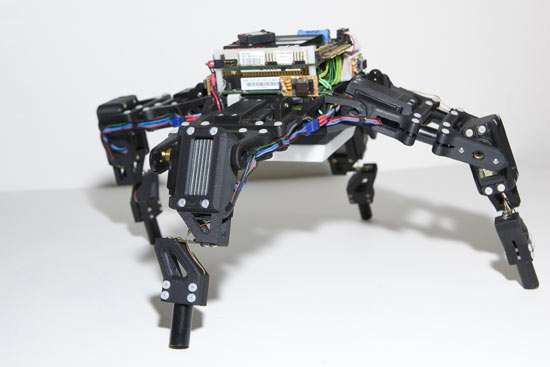 코넬 대학의 한 연구팀 선보인 4발 달린 로봇