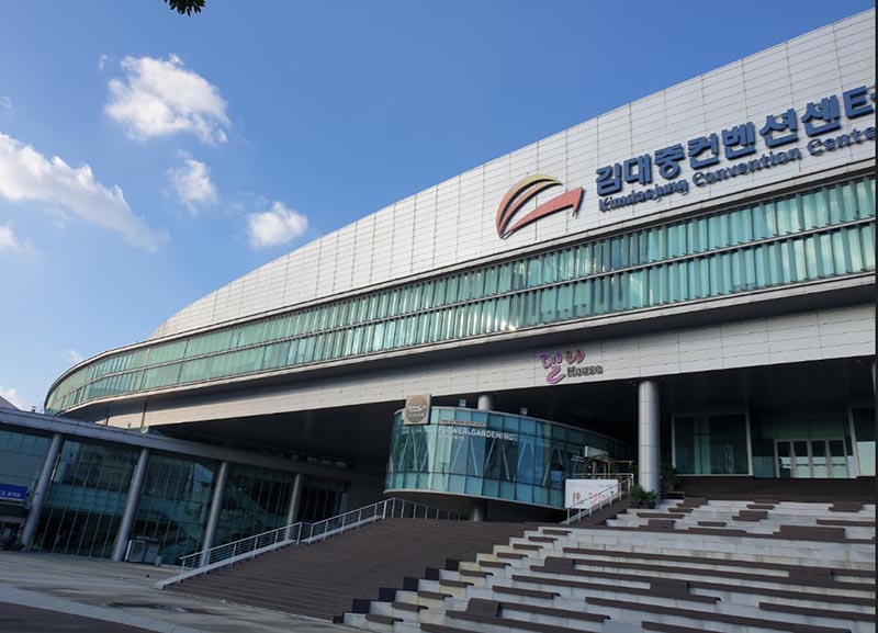 유흥주점발 코로자 확진자 발생으로 국제행사를 망친 김대중컨벤션센터 전경