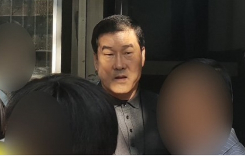 광주 동구 학동 참사 사건에 연루돼 해외에 도피중인 문흥식 전 광주부상자회장