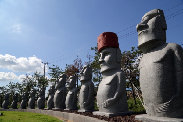 2020년 6월 문을 연 ‘세계 거석테마파크’에서 볼 수 있는 칠레 이스터섬 ‘모아이 석상’