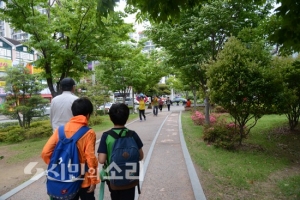 광주 푸른길공원, “나무 그늘이 많아 참 좋아요”
