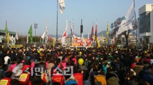 광주&#12539;전남 3차 민중총궐기...“박근혜를 끌어내리자”