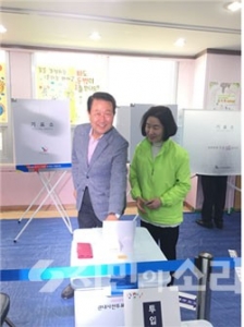 국민의당 광주선대위 국회의원 8인, 전원 사전투표 끝내