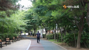 폐선부지 공원 '광주 푸른길' 여름 풍경