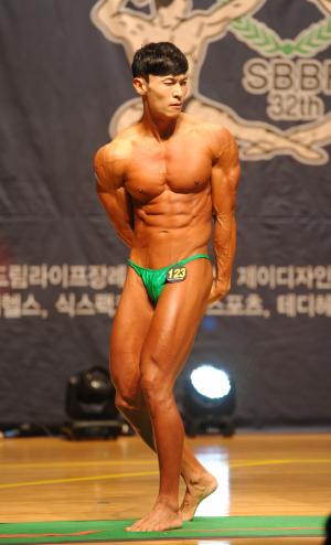 성남시협회장배 보디빌딩대회, 이수안 ‘균형잡힌 근육미’