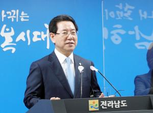 김영록 전남지사 "민주당 구태정치 여전”일침
