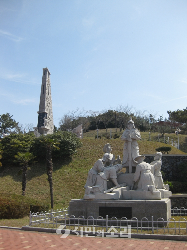 해남 명량대첩 기념공원에 있는 회령포 결의 조각상