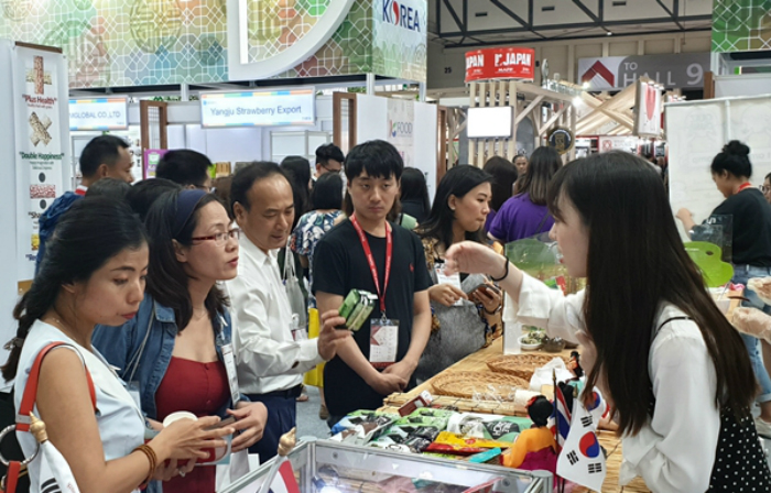 태국 방콕에서 열린 ‘방콕식품박람회’의 ‘통합한국관’d이 태국인들로 부터 인기를 끌고있다. (사진=한국농수산식품유통공사)