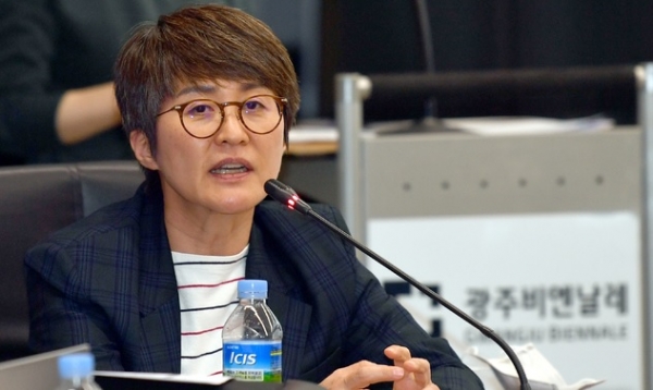 광주비엔날레 김선정 대표이사 13회 광주비엔날레 전시계획을 발표하고 있다.
