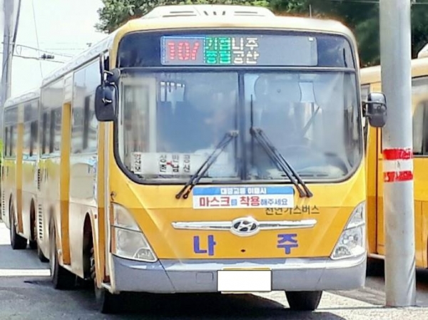 나주시내 대중교통에서 벽지노선을 담당하는 노란색 나주교통  지선버스.