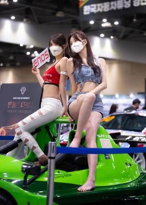 레이싱모델 육예주, ‘개미허리’ 돋보이는 몸매 (2021 오토살롱 위크)